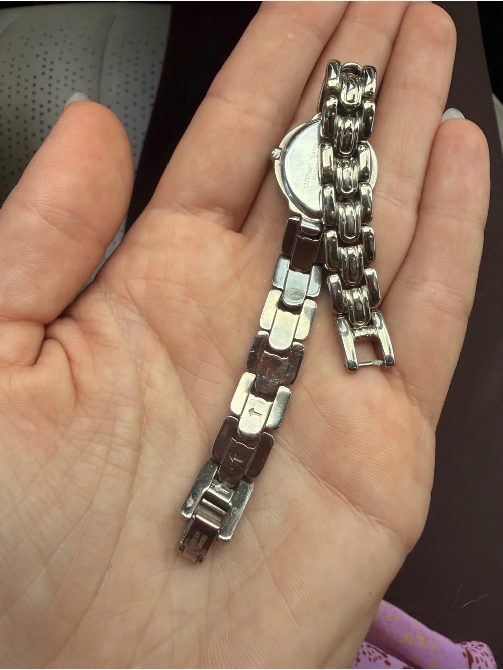 vintage silver-tone Citizen Quartz women's wristwatch featuring case and